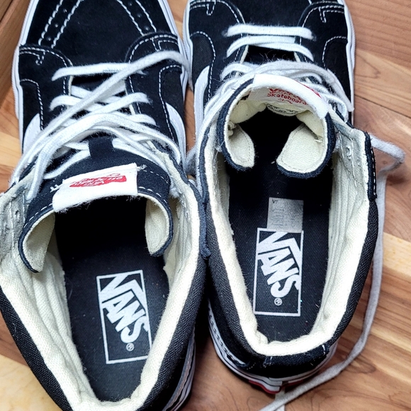 Vans Sk8-Hi sneakers in the classic Black/White color HIGH TOPS WMNS 8.5/MENS 7 - Picture 15 of 16
